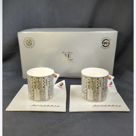 Hancook Fine Bone China w/Korean Writing Asian Triangle Handle Tea Cup Saucers - Picture 1 of 5
